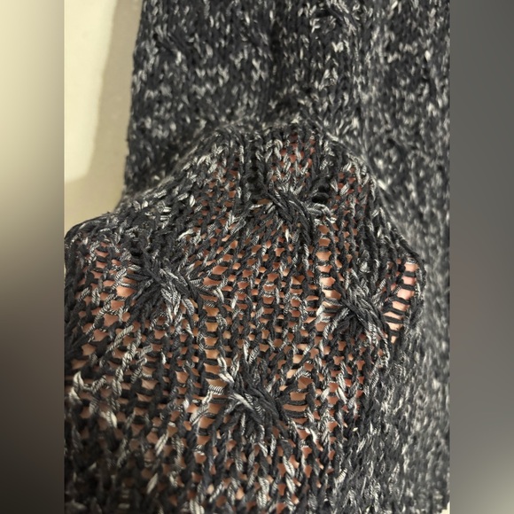 Eileen Fisher Black Cotton Nylon Tape V-neck Cap Sleeve
Semi-Sheer Top Size L/G - Picture 6 of 8